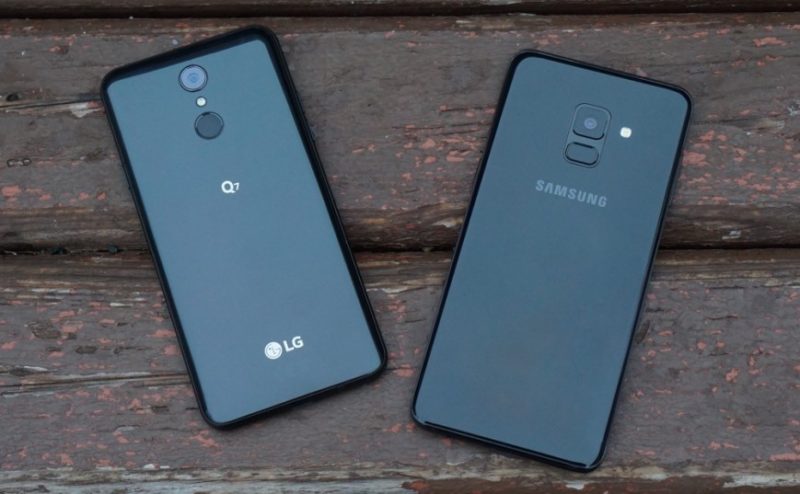 Смартфоны LG Q7 и Samsung Galaxy A8 2018
