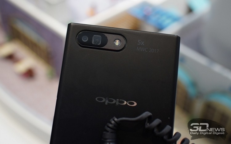 Прототип смартфона, оборудованного двойной камерой с 5-кратным оптическим зумом Oppo представила на MWC 2017. Спустя два года кратность удвоится, и из просто оптического зум превратится в гибридный оптический. Что это означает, точно пока не известно